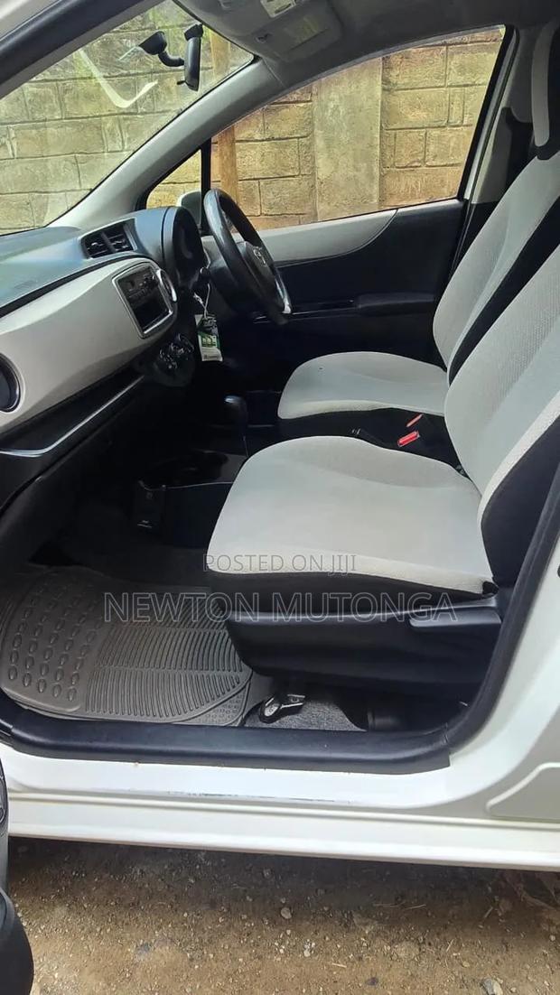 Toyota Vitz 1.0 FWD 5dr 2017 Silver
