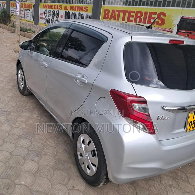 Toyota Vitz 1.0 FWD 5dr 2017 Silver