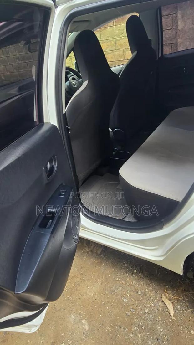 Toyota Vitz 1.0 FWD 5dr 2017 Silver