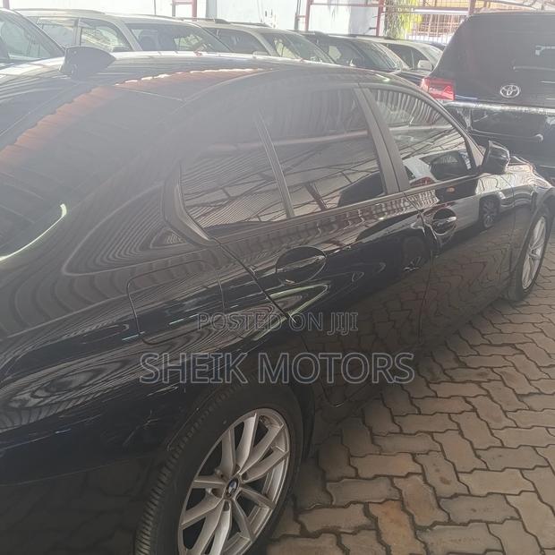 BMW 320i 2019 Black