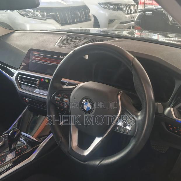 BMW 320i 2019 Black