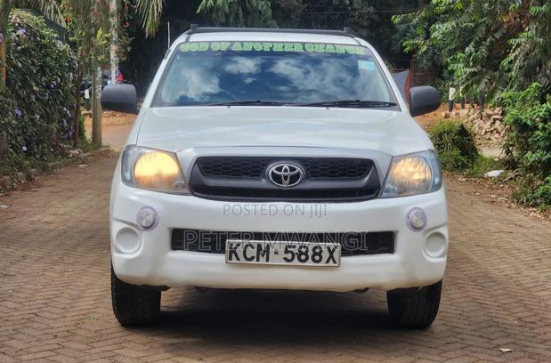 Toyota Hilux 2010 White