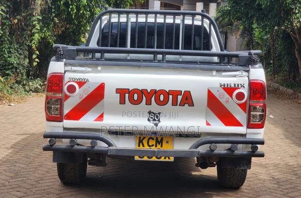 Toyota Hilux 2010 White