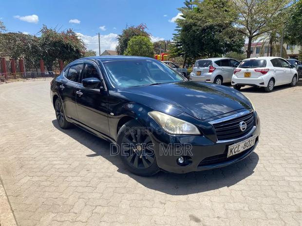 Nissan Fuga 2012 Black