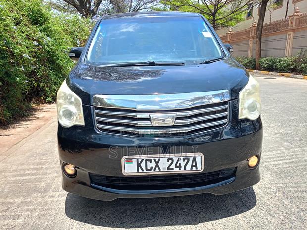 Toyota Noah 2.0 158hp AWD (8 Seater) 2013 Matt Black