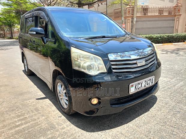 Toyota Noah 2.0 158hp AWD (8 Seater) 2013 Matt Black