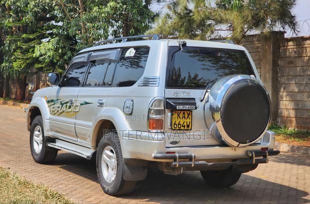 Toyota Land Cruiser Prado 2000 Silver