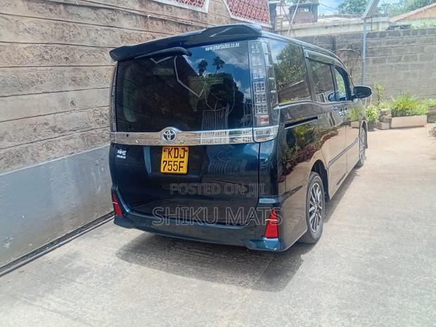 Toyota Voxy 2016 Black