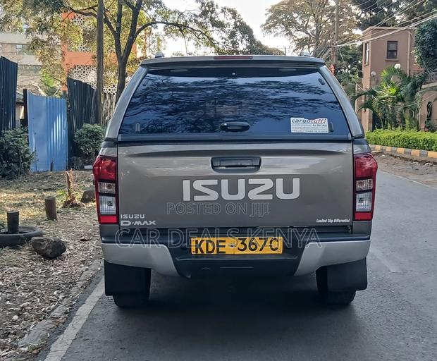 Isuzu D-MAX 2022 Gray