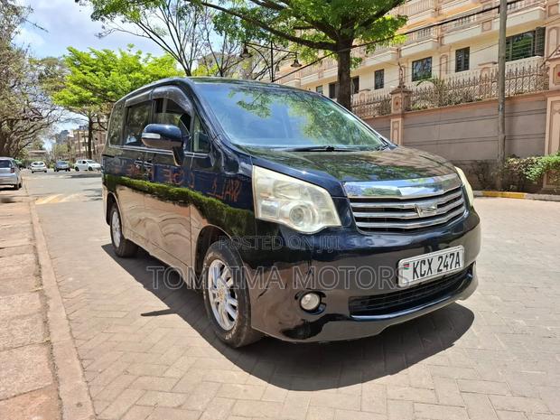 Toyota Noah 2012 Black