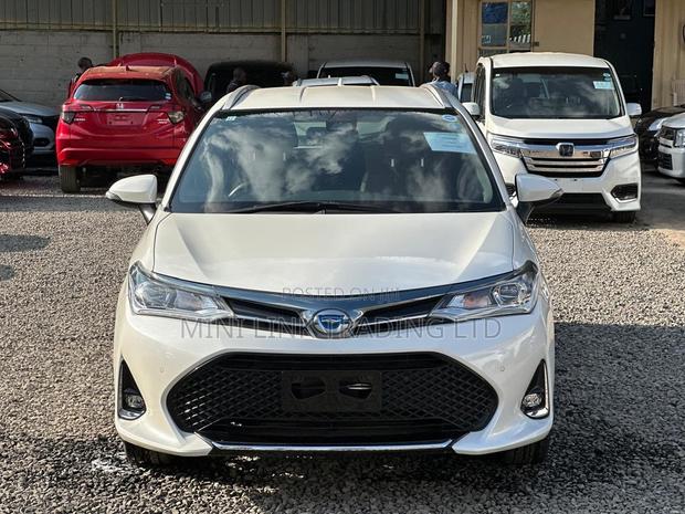 Toyota Corolla Fielder 1.5 Hybrid FWD 2018 White
