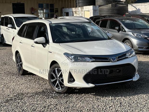 Toyota Corolla Fielder 1.5 Hybrid FWD 2018 White