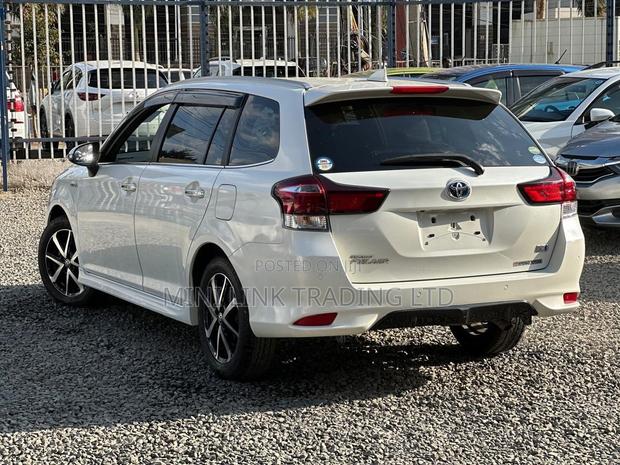 Toyota Corolla Fielder 1.5 Hybrid FWD 2018 White