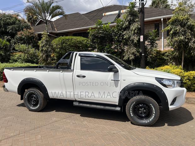 New Toyota Hilux 2019 White