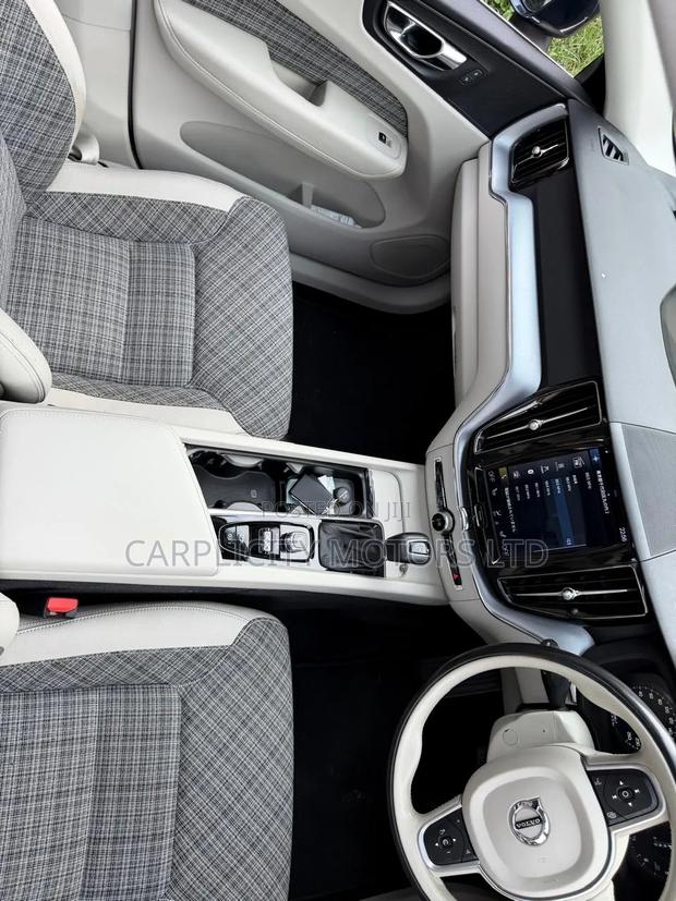 Volvo XC60 2019 Blue