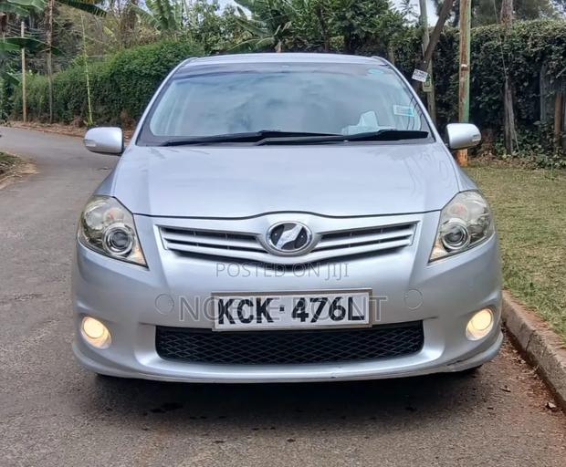 Toyota Auris 2010 Gold