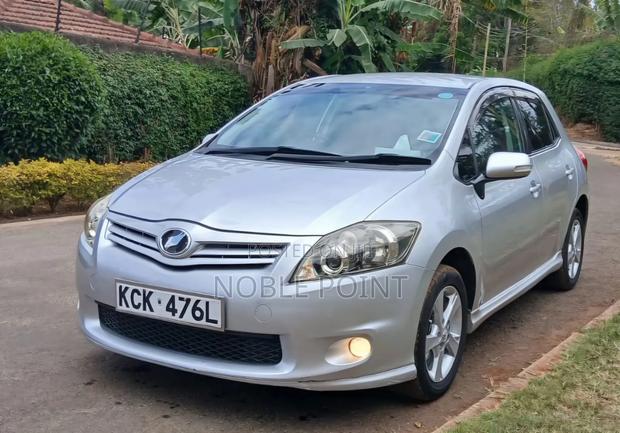 Toyota Auris 2010 Gold