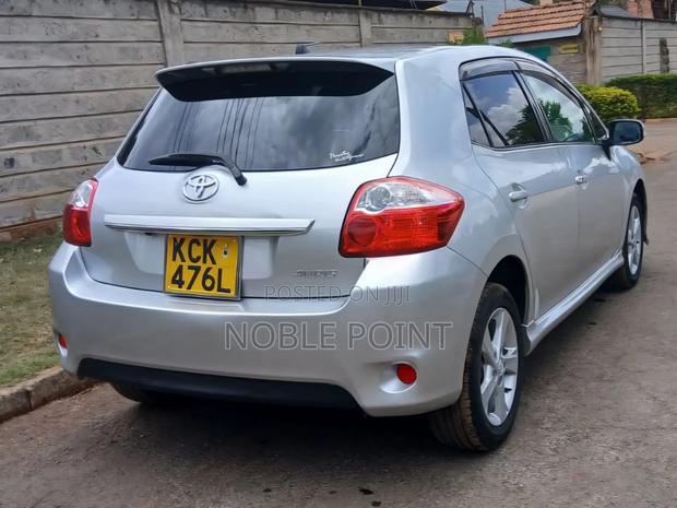 Toyota Auris 2010 Gold