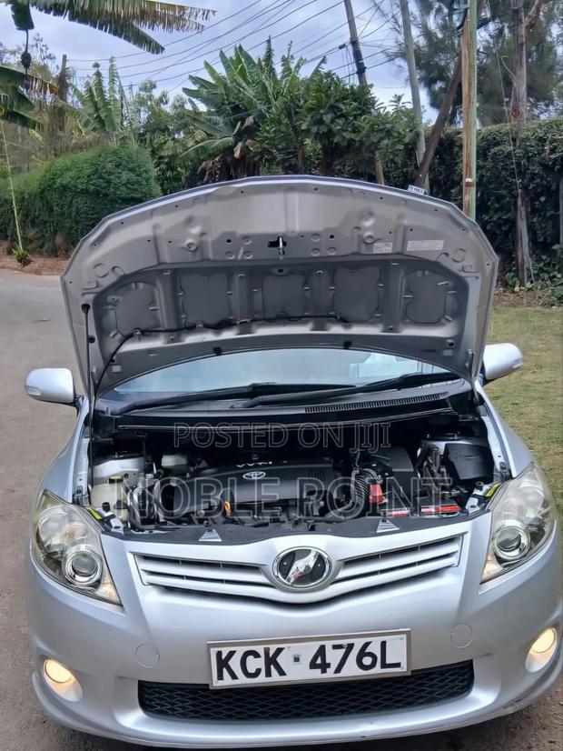 Toyota Auris 2010 Gold