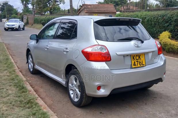Toyota Auris 2010 Gold
