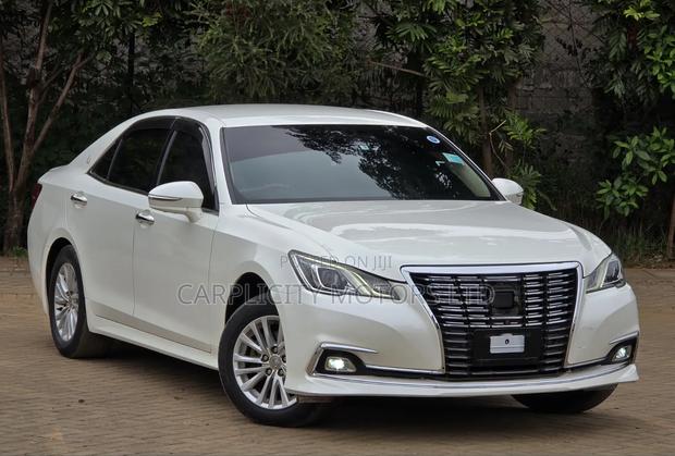 Toyota Crown 2017 White