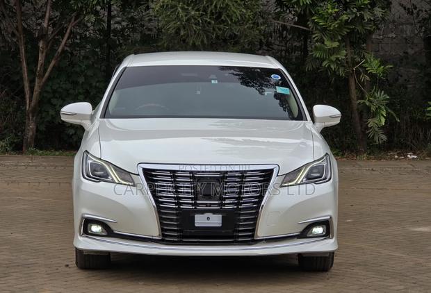 Toyota Crown 2017 White