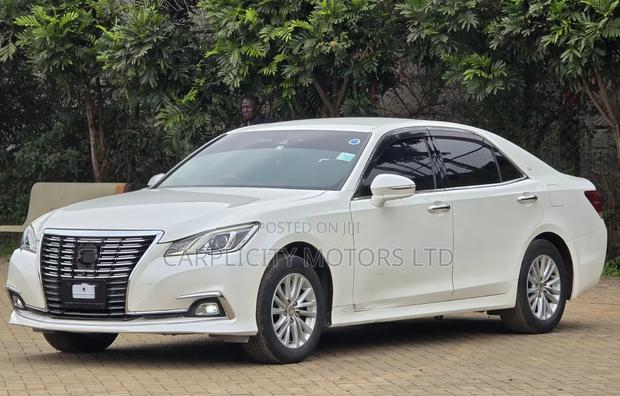 Toyota Crown 2017 White