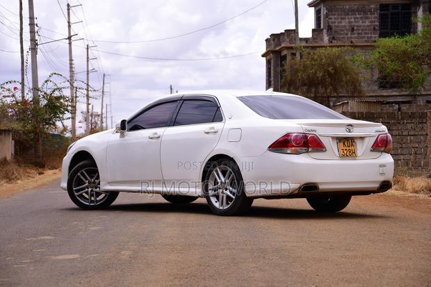 Toyota Crown 2012 White