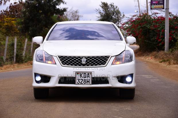 Toyota Crown 2012 White