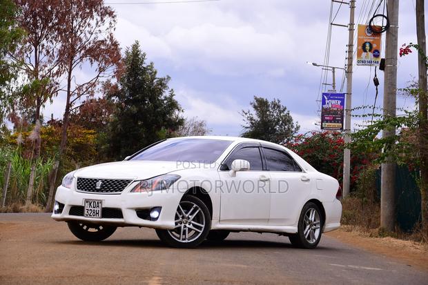 Toyota Crown 2012 White