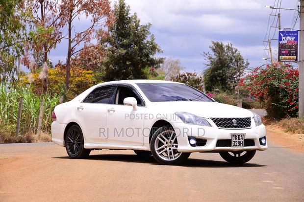 Toyota Crown 2012 White