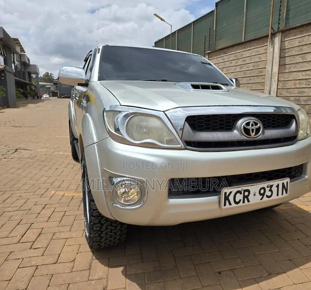 Toyota Hilux 2011 Silver