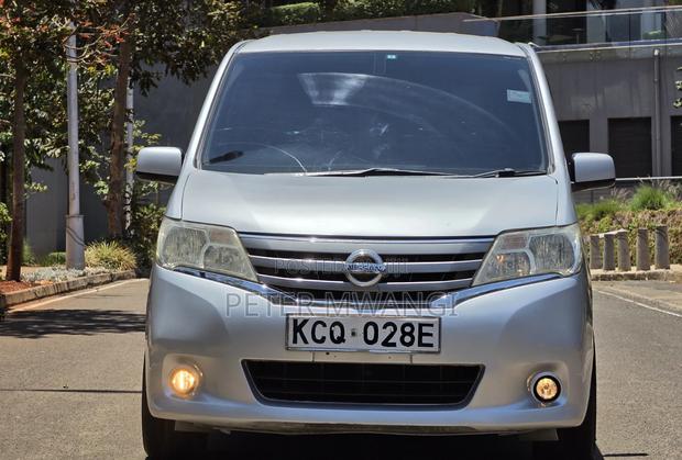Nissan Serena 2011 Silver