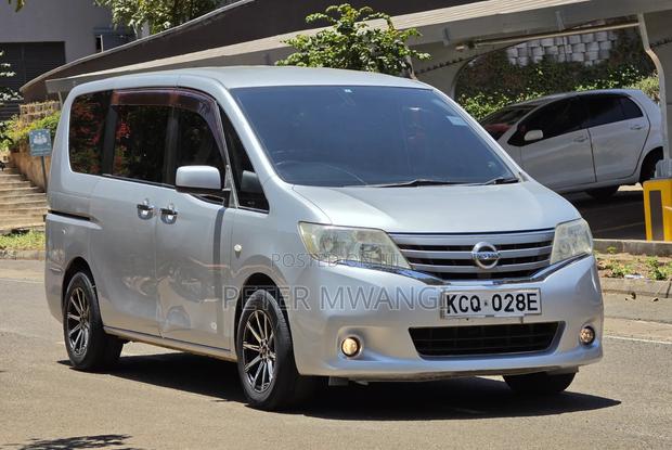 Nissan Serena 2011 Silver