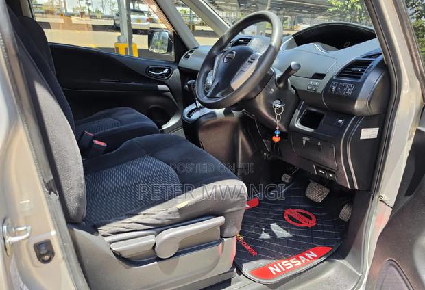 Nissan Serena 2011 Silver
