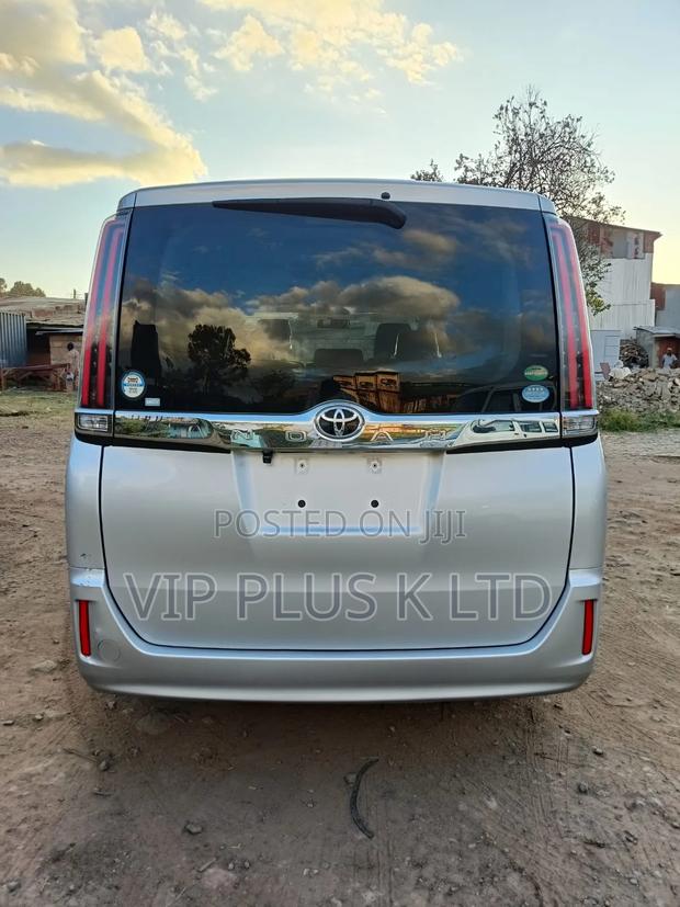 Toyota Noah 2.0 FWD (8 Seater) 2019 Silver