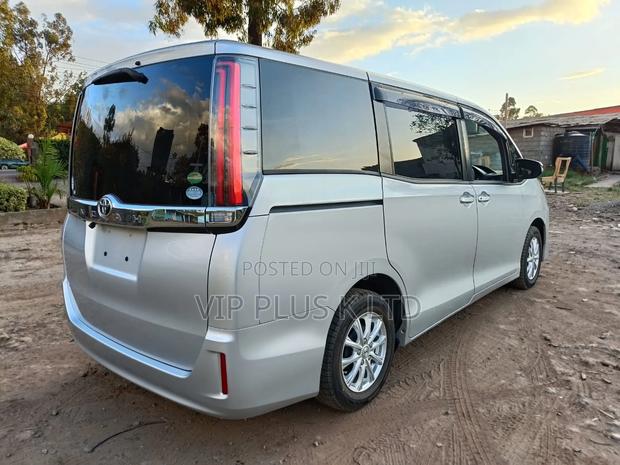 Toyota Noah 2.0 FWD (8 Seater) 2019 Silver