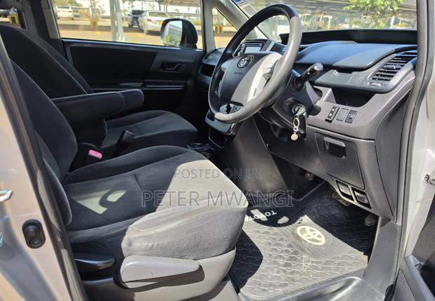 Toyota Noah 2012 Silver