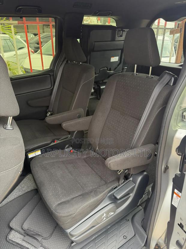 Toyota Voxy 2019 Silver