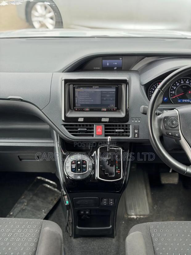 Toyota Voxy 2019 Silver