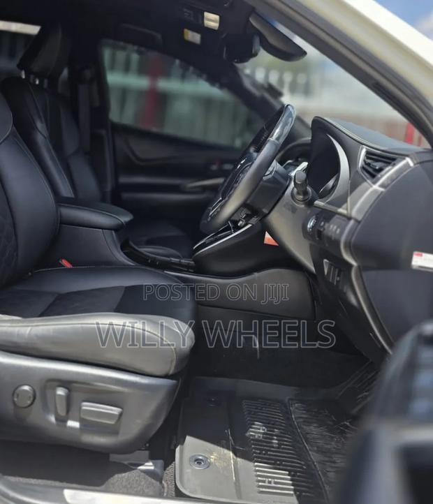 Toyota Harrier 2.0 2019 White