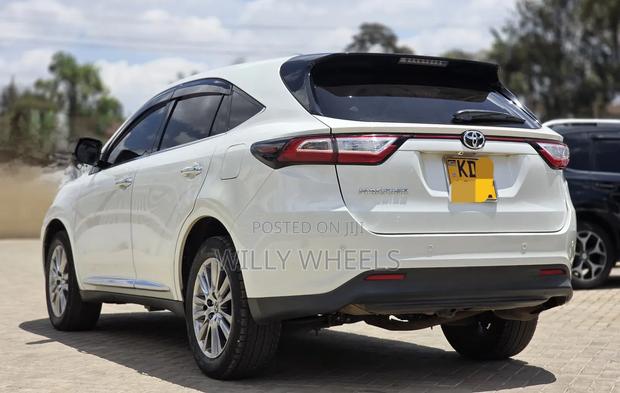 Toyota Harrier 2.0 2019 White