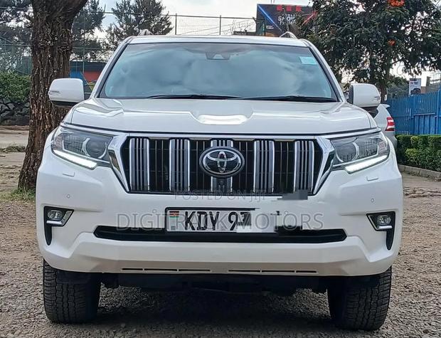 Toyota Land Cruiser Prado 2023 White