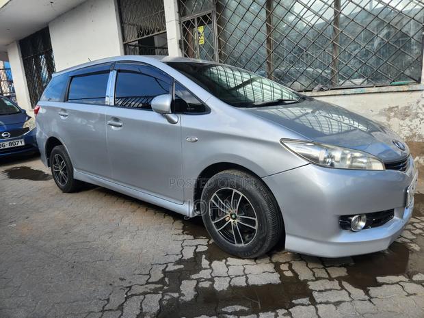 Toyota Wish 2011 Silver