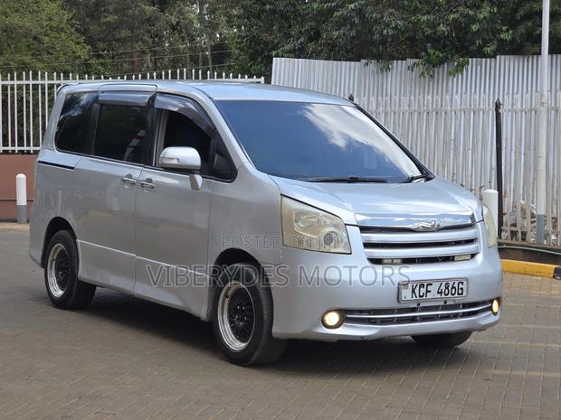Toyota Noah 2008 Silver