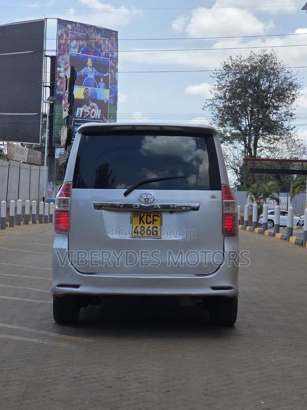 Toyota Noah 2008 Silver