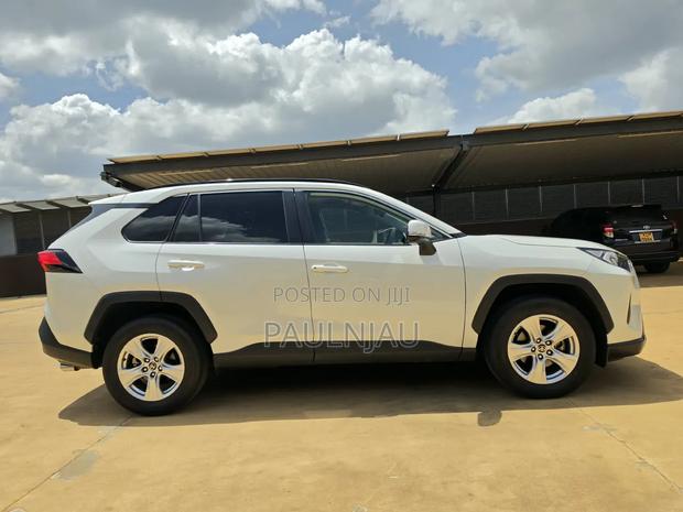 Toyota RAV4 2019 White