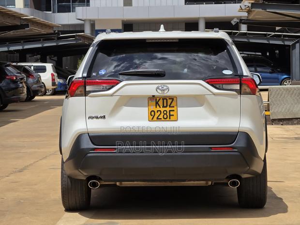 Toyota RAV4 2019 White