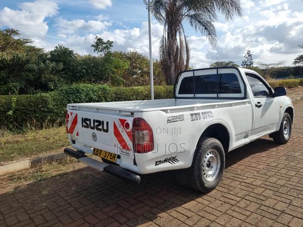 Isuzu D-MAX 2013 White