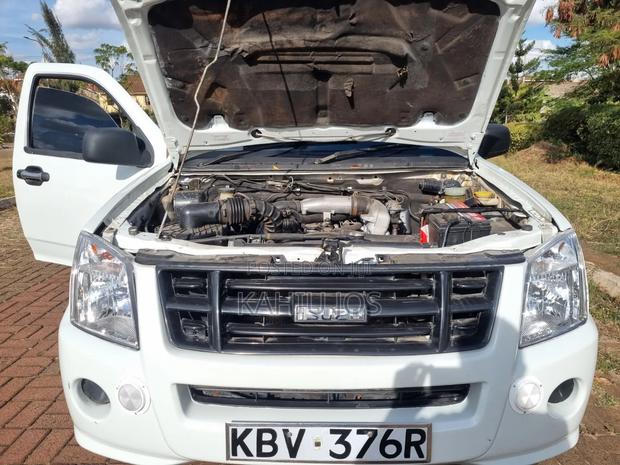 Isuzu D-MAX 2013 White